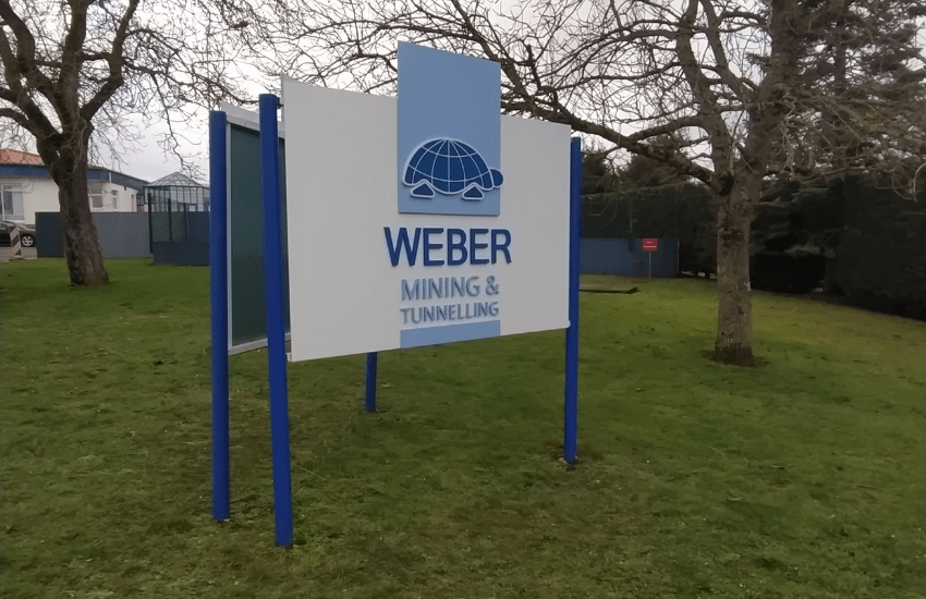 Photo d'un panneau bi-mât extérieur